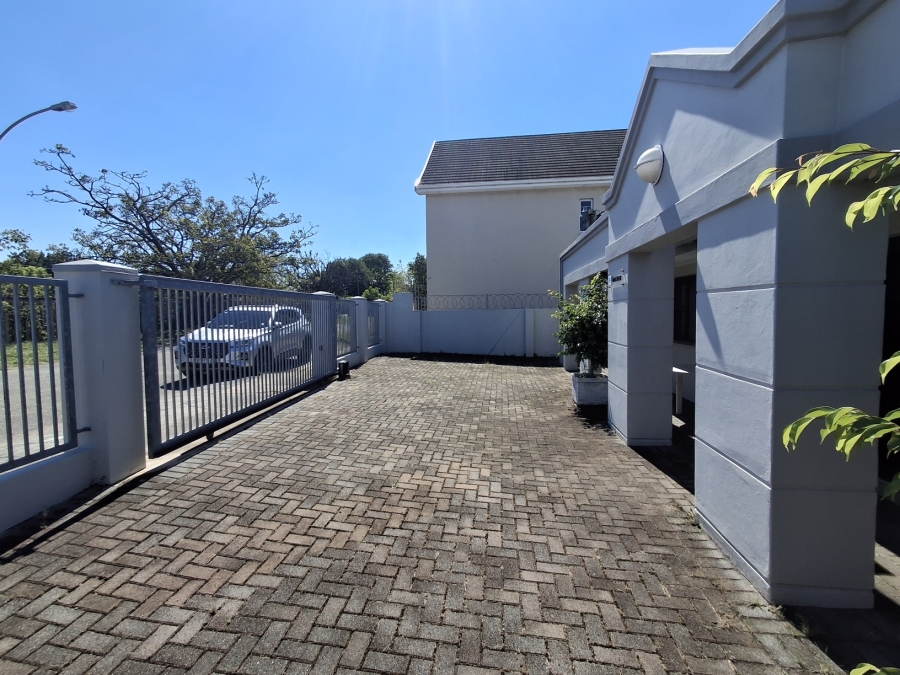 To Let Commercial Property for Rent in Stirling Eastern Cape